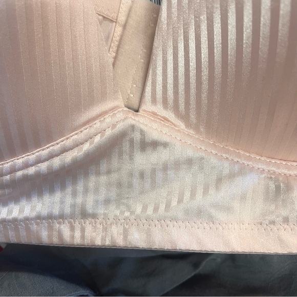NWT Adrienne Vittadini Studio Wire Free Bra Size 38DD - Picture 2 of 12